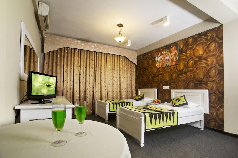 Hotel Omega Regency Colombo Exterior foto